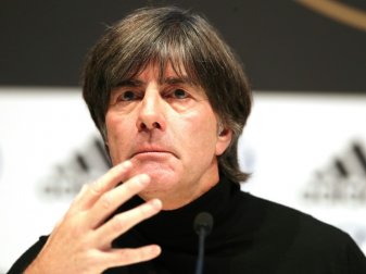 Löw zählt nicht zu den Favoriten auf die Kovac-Nachfolge Löw zählt nicht zu den Favoriten auf die Kovac-Nachfolge