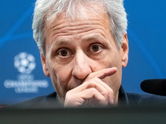 Dortmunds Trainer Lucien Favre muss möglicherweise weiter auf Marco Reus verzichten. Foto: Bernd Thissen/dpa Dortmunds Trainer Lucien Favre muss möglicherweise weiter auf Marco Reus verzichten. Foto: Bernd Thissen/dpa