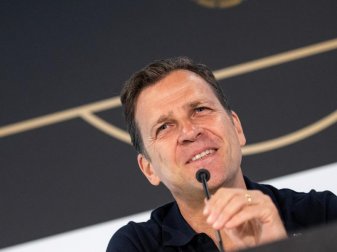 DFB-Direktor Oliver Bierhoff hält Hansi Flick für einen kompetenten Fachmann. Foto: Marius Becker/dpa DFB-Direktor Oliver Bierhoff hält Hansi Flick für einen kompetenten Fachmann. Foto: Marius Becker/dpa