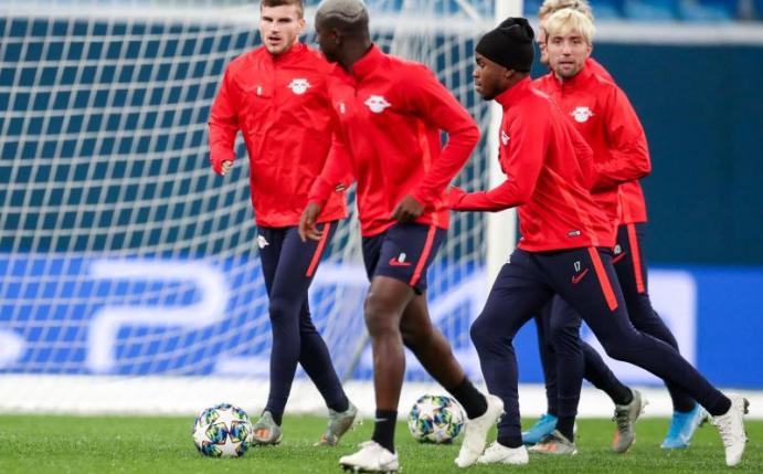 Leipzigs Spieler Timo Werner (l-r), Amadou Haidara, Ademola Lookman, Kevin Kampl und Emil beim Abschlusstraining in St. Petersburg. Foto: Jan Woitas/dpa-Zentralbild/dpa