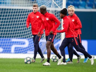 Leipzigs Spieler Timo Werner (l-r), Amadou Haidara, Ademola Lookman, Kevin Kampl und Emil beim Abschlusstraining in St. Petersburg. Foto: Jan Woitas/dpa-Zentralbild/dpa Leipzigs Spieler Timo Werner (l-r), Amadou Haidara, Ademola Lookman, Kevin Kampl und Emil beim Abschlusstraining in St. Petersburg. Foto: Jan Woitas/dpa-Zentralbild/dpa