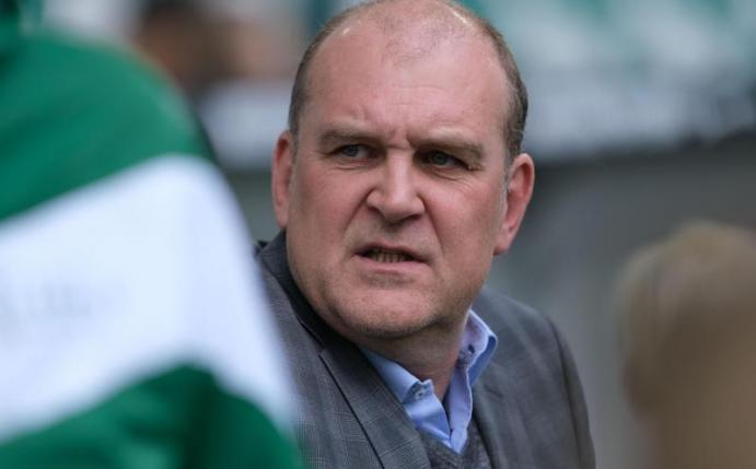 Wünscht sich selbstbewusstere Wolfsburg-Profis: VfL-Geschäftsführer Jörg Schmadtke. Foto: Peter Steffen/dpa