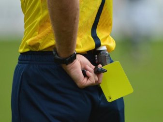 Ein Schiedsrichter war brutal niedergeschlagen worden. Foto: Arne Dedert/dpa Ein Schiedsrichter war brutal niedergeschlagen worden. Foto: Arne Dedert/dpa