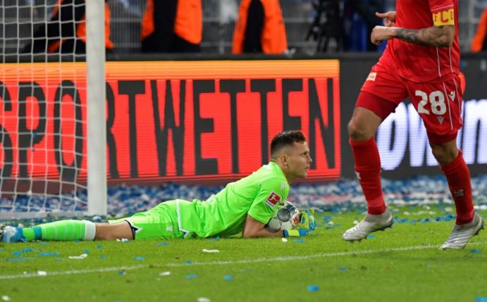 Rafal Gikiewicz griff auch nach Abpfiff der Partie  ein