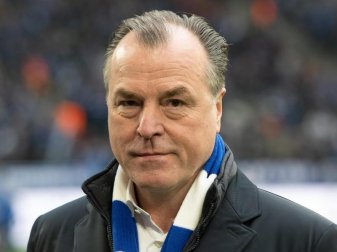 Will der Schalke-Arena vweiterhin fernbleiben: Vereinsboss Clemens Tönnies. Foto: Bernd Thissen/dpa Will der Schalke-Arena vweiterhin fernbleiben: Vereinsboss Clemens Tönnies. Foto: Bernd Thissen/dpa
