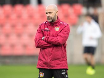 Leverkusens Trainer Peter Bosz hat die Hoffnung auf das Weiterkommen pflichtschuldig nicht aufgegeben. Foto: Marcel Kusch/dpa Leverkusens Trainer Peter Bosz hat die Hoffnung auf das Weiterkommen pflichtschuldig nicht aufgegeben. Foto: Marcel Kusch/dpa
