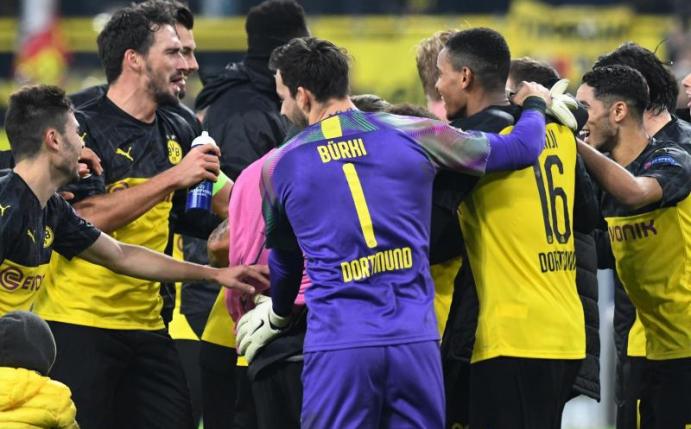 Die BVB-Spieler feiern das 3:2 gegen Inter Mailand. Foto: Bernd Thissen/dpa