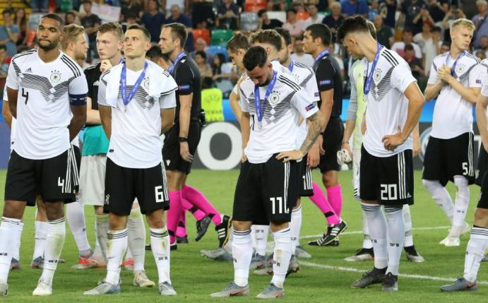 U21-Nationalmannschaft vor ausverkauftem Haus