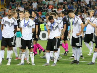 U21-Nationalmannschaft vor ausverkauftem Haus U21-Nationalmannschaft vor ausverkauftem Haus