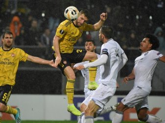 Mustafi erzielte per Kopf die Führung für die Gunners Mustafi erzielte per Kopf die Führung für die Gunners