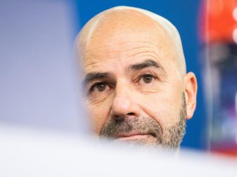 Trainer Peter Bosz braucht mit Bayer Leverkusen gegen Atlético Madrid einen Sieg. Foto: Marcel Kusch/dpa Trainer Peter Bosz braucht mit Bayer Leverkusen gegen Atlético Madrid einen Sieg. Foto: Marcel Kusch/dpa