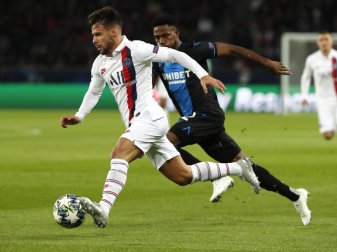 PSG-Spieler Juan Bernat (l) behauptet sich gegen Emmanuel Dennis vom FC Brügge. Foto: Thibault Camus/AP/dpa PSG-Spieler Juan Bernat (l) behauptet sich gegen Emmanuel Dennis vom FC Brügge. Foto: Thibault Camus/AP/dpa