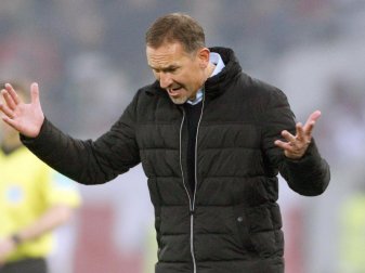 Kölns Trainer Achim Beierlorzer lebt trotz der sportlichen Talfahrt Optimismus vor. Foto: Roland Weihrauch/dpa Kölns Trainer Achim Beierlorzer lebt trotz der sportlichen Talfahrt Optimismus vor. Foto: Roland Weihrauch/dpa