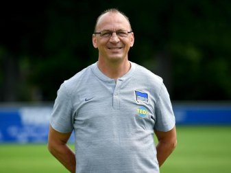 Andreas Thom arbeitet als Individualtrainer bei Hertha BSC. Foto: Britta Pedersen/dpa Andreas Thom arbeitet als Individualtrainer bei Hertha BSC. Foto: Britta Pedersen/dpa