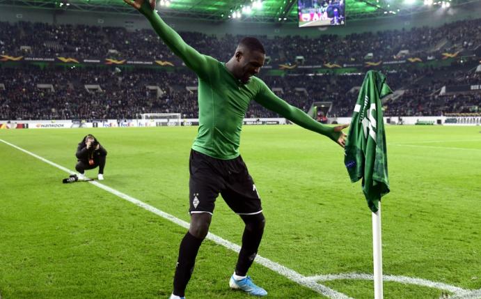 Mönchengladbach mit großem Publikum bei spätem Sieg