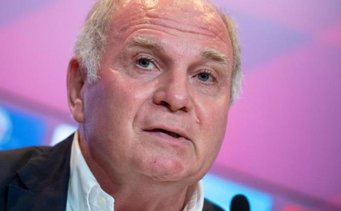 Sieht die Bundeliga bald an der finanziellen Grenze: Uli Hoeneß, Präsident FC Bayern München. Foto: Sven Hoppe/dpa