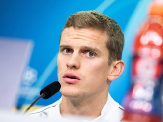 Laboriert an einem Muskelfaserriss: Lars Bender. Foto: Marcel Kusch/dpa Laboriert an einem Muskelfaserriss: Lars Bender. Foto: Marcel Kusch/dpa