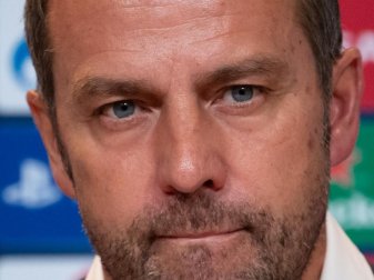 Blockt alle Fragen zu seiner Zukunft ab: Münchens Interimstrainer Hansi Flick. Foto: Sven Hoppe/dpa