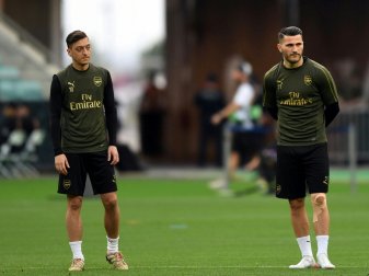 Özil und Kolasinac wurden im Somemr überfallen Özil und Kolasinac wurden im Somemr überfallen