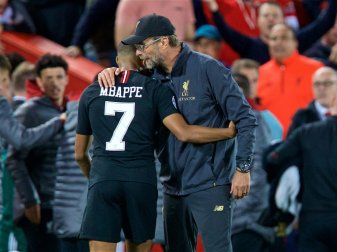 Klopp (r.) bezweifelt, dass Mbappe nach Liverpool kommt Klopp (r.) bezweifelt, dass Mbappe nach Liverpool kommt