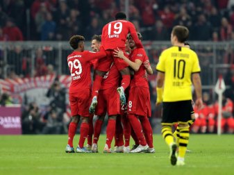 Die Bayern gewinnen gegen Dortmund souverän mit 4:0 Die Bayern gewinnen gegen Dortmund souverän mit 4:0