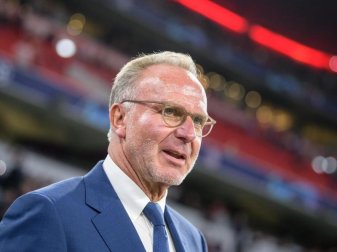 Will das Gespräch mit Arsène Wenger suchen: Bayern-Boss Karl-Heinz Rummenigge. Foto: Matthias Balk/dpa Will das Gespräch mit Arsène Wenger suchen: Bayern-Boss Karl-Heinz Rummenigge. Foto: Matthias Balk/dpa