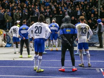 Die Hertha-Profis mussten sich nach der Heimpleite gegen Leipzig gegenüer ihren Fans erklären. Foto: Andreas Gora/dpa Die Hertha-Profis mussten sich nach der Heimpleite gegen Leipzig gegenüer ihren Fans erklären. Foto: Andreas Gora/dpa
