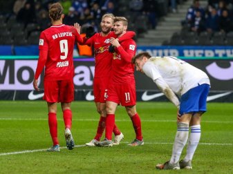 Timo Werner (r) jubelt mit Yussuf Poulsen (l) und Konrad Laimer über den Treffer zum 4:1 gegen Hertha BSC. Foto: Andreas Gora/dpa Timo Werner (r) jubelt mit Yussuf Poulsen (l) und Konrad Laimer über den Treffer zum 4:1 gegen Hertha BSC. Foto: Andreas Gora/dpa