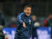 Kassierte mit Hertha BSC drei Niederlagen nacheinander: Cheftrainer Ante Covic schreit vom Spielfeldrand aus. Foto: Andreas Gora/dpa