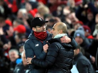 Liverpools Trainer Jürgen Klopp (l) und Man-City-Coach Pep Guardiola umarmen sich nach dem Abpfiff. Foto: Peter Byrne/PA Wire/dpa Liverpools Trainer Jürgen Klopp (l) und Man-City-Coach Pep Guardiola umarmen sich nach dem Abpfiff. Foto: Peter Byrne/PA Wire/dpa