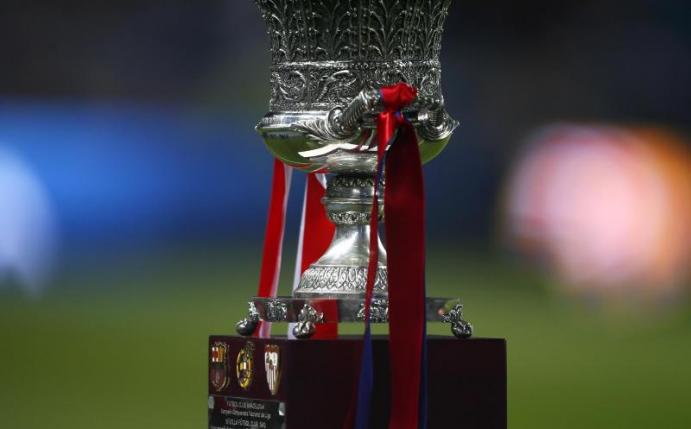 Die Trophäe des spanischen Superciups. Foto: Mosa'ab Elshamy/AP/dpa