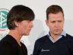 DFB-Direktor Oliver Bierhoff (r) und Bundestrainer Joachim Löw können quasi schon für die EM planen. Foto: Peter Steffen/dpa