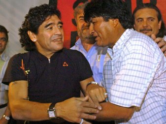 Diego Maradona (l.) outet sich als Fan von Evo Morales Diego Maradona (l.) outet sich als Fan von Evo Morales