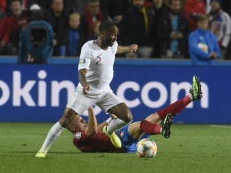 Sterling fliegt aus Englands Kader gegen Montenegro Sterling fliegt aus Englands Kader gegen Montenegro