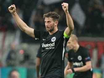 David Abraham bleibt Kapitän von Eintracht Frankfurt David Abraham bleibt Kapitän von Eintracht Frankfurt
