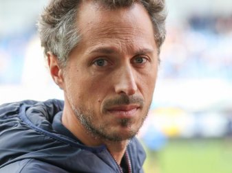 Der bisherige Co-Trainer Jan-Moritz Lichte leitete das Mainzer Training. Foto: Friso Gentsch/dpa Der bisherige Co-Trainer Jan-Moritz Lichte leitete das Mainzer Training. Foto: Friso Gentsch/dpa