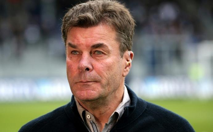 Knieprobleme bei HSV-Trainer Dieter Hecking