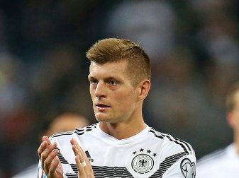 Toni Kroos und Co. präsentieren neues Trikot Toni Kroos und Co. präsentieren neues Trikot