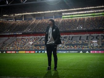 Bundestrainer Joachim Löw bereitet sein Team in Düsseldorf die EM-Qualifikationsspiele vor. Foto: Bernd Thissen/dpa Bundestrainer Joachim Löw bereitet sein Team in Düsseldorf die EM-Qualifikationsspiele vor. Foto: Bernd Thissen/dpa
