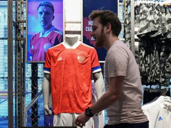 Rot, blau, weiß: adidas mit Panne bei russischen Trikots Rot, blau, weiß: adidas mit Panne bei russischen Trikots