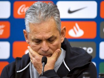 Trainer Reinaldo Rueda schickt seine Spieler nach Hause Trainer Reinaldo Rueda schickt seine Spieler nach Hause