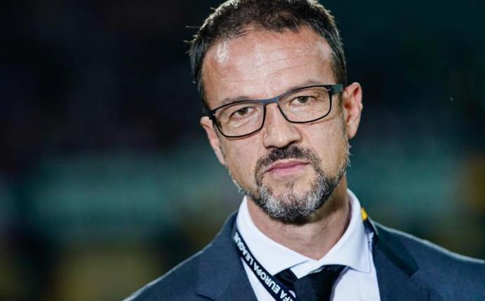 Frankfurts Sportvorstand Fredi Bobic sieht den Videobeweis «immer kritischer». Foto: Uwe Anspach/dpa
