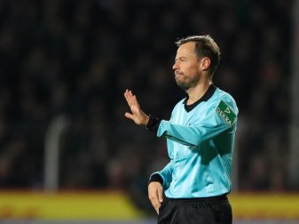 Schiedsrichter Markus Schmidt hält eine Null-Toleranz-Politik im Fußball für diskussionswürdig. Foto: Friso Gentsch/dpa Schiedsrichter Markus Schmidt hält eine Null-Toleranz-Politik im Fußball für diskussionswürdig. Foto: Friso Gentsch/dpa
