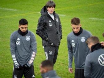 Arbeitet an einer Lösung für die fehlenden Spieler: Bundestrainer Joachim Löw. Foto: Federico Gambarini/dpa