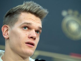 Wurde lange unterschätzt: Abwehrspezialist Matthias Ginther beantwortet die Fragen von Journalisten. Foto: Federico Gambarini/dpa