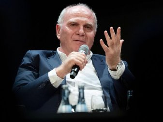 Hat bis vier Uhr in der Nacht an seiner Abschiedsrede gefeilt: Uli Hoeneß. Foto: Marijan Murat/dpa Hat bis vier Uhr in der Nacht an seiner Abschiedsrede gefeilt: Uli Hoeneß. Foto: Marijan Murat/dpa