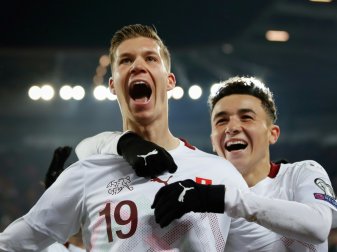 Itten (l.) lässt die Schweiz jubeln Itten (l.) lässt die Schweiz jubeln