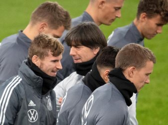 Wollen einen Showdown gegen Nordirland unbedingt verhindern: Bundestrainer Joachim Löw und seine Nationalspieler. Foto: Federico Gambarini/dpa Wollen einen Showdown gegen Nordirland unbedingt verhindern: Bundestrainer Joachim Löw und seine Nationalspieler. Foto: Federico Gambarini/dpa