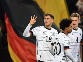 Leon Goretzka (l) jubelt über seinen Treffer zum 2:0 mit seinen Teamkollegen. Foto: Federico Gambarini/dpa Leon Goretzka (l) jubelt über seinen Treffer zum 2:0 mit seinen Teamkollegen. Foto: Federico Gambarini/dpa