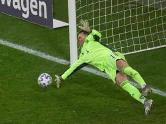 Torwart Manuel Neuer ist bei der EM sicher dabei. Foto: Bernd Thissen/dpa Torwart Manuel Neuer ist bei der EM sicher dabei. Foto: Bernd Thissen/dpa